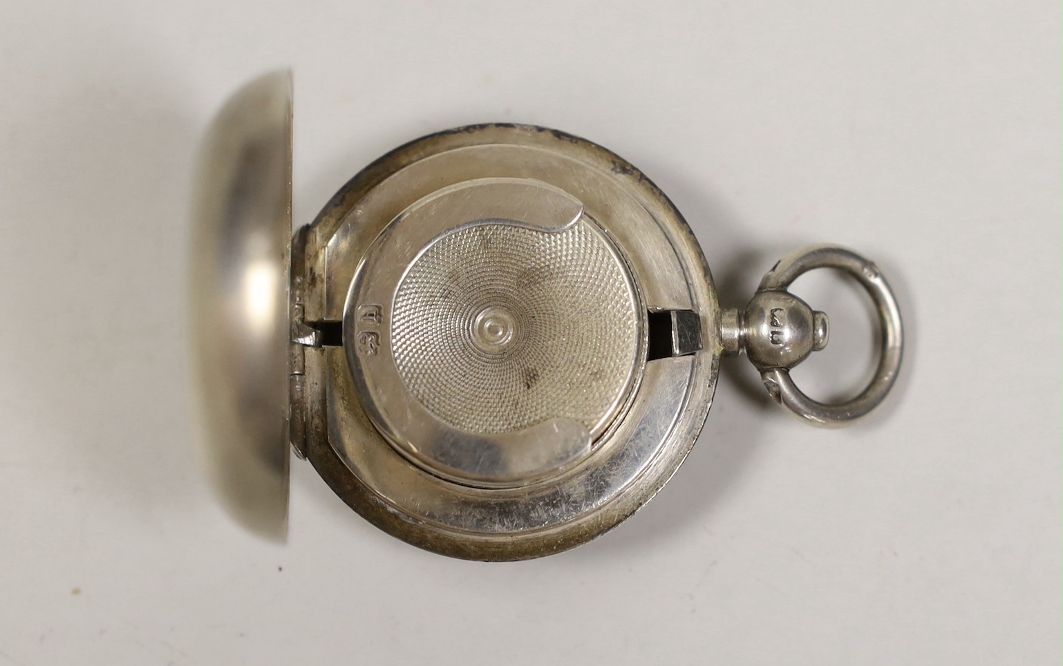 An Edwardian plain silver sovereign case, Colen Hewer Cheshire, Chester 1907, 33mm.